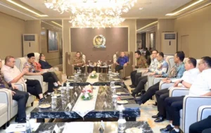 Kolaborasi DPR, Pemprov Jatim dan Pemkot Surabaya Hasilkan Solusi Terbaik untuk Warga Surabaya