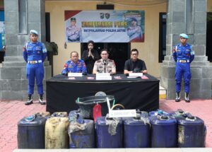 Polda Jatim Gagalkan Penyelundupan Solar Subsidi ke Kalimantan, Tersangka Asal Blora Diamankan