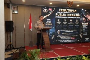 Kombes Pol Jules Abraham Abast Tutup Pelatihan Public Speaking Jajaran Polda Jatim di Sidoarjo