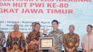 Dirut Bank Jatim Winardi Legowo Raih Penghargaan Tokoh Transformasi Perbankan Daerah dari PWI Jatim di HPN 2026