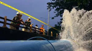 PAM Surya Sembada Kebut Perbaikan Pipa Bocor di MERR, Suplai Air Surabaya Timur-Utara Terganggu