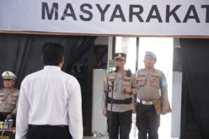 Perkuat Sinergitas Ajegeh Sampang, Kapolres Pimpin Apel Sabuk Kamtibmas Bersama Elemen Masyarakat