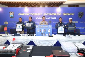 Tiga Tersangka Penyalahgunaan Data Pribadi dan OTP Ilegal Diamankan Polda Jatim