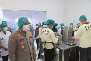 Dukung Program MBG, Kapolres Probolinggo Cek Langsung Operasional SPPG Maron