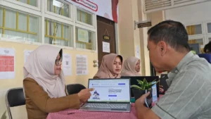 Ribuan Orang Tua Padati Posko Uji Coba SPMB 2026 Surabaya, Domisili Jadi Sorotan Utama