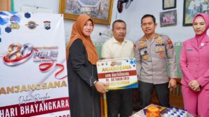 Wujud Kepedulian, Polres Pasuruan Kunjungi Warakawuri dan Anggota Sakit di Momen Hari Bhayangkara