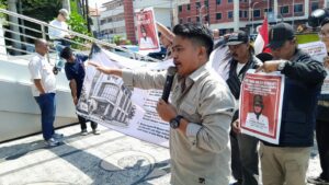 Dinilai “Mandul” dan Tutup Mata, Unjuk Rasa Jejak Jatim Desak Pencopotan Komisaris Bank UMKM Jatim Berakhir Deadlock