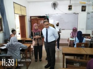 Kadisdik Jatim Pastikan Kelancaran Daftar Ulang SPMB Tahap 2 di SMAN 20 Surabaya