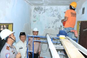 Polres Gresik Bedah Rumah Purnawirawan Polri di Driyorejo, Kado Hari Bhayangkara ke-80