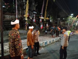 Polres Lumajang Amankan Penyambutan Air Suci di Pura Mandara Giri Semeru Agung, Ibadah Umat Hindu Berlangsung Khidmat