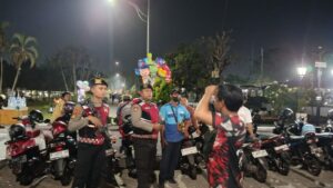 Patroli Perintis Presisi Sasar Alun-Alun Lumajang, Polisi Perkuat Antisipasi Kriminalitas Jalanan