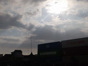 Surabaya Cerah Pagi-Siang, Waspada Hujan Ringan Sore-Malam Hari Ini 23 Juni 2026