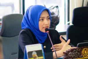 Ngeri! Suroboyo Bus Terekam Ugal-ugalan hingga Pepet Motor, Anggota Dewan Angkat Bicara