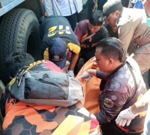 Detik-Detik Pengendara Motor Tewas Terlindas Truk Tangki Air di Simpang Demak