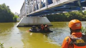 Pemancing 23 Tahun Tenggelam di Sungai Romokalisari Surabaya