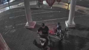 CCTV Rekam 3 Pelaku Curanmor Beraksi Pagi di Jalan Gubeng Surabaya
