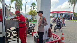 Polsek Tempeh Intensifkan Patroli Harkamtibmas di SPBU, Pastikan Distribusi BBM Aman dan Kondusif