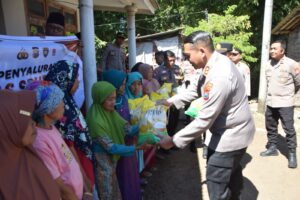 Polres Bondowoso Salurkan Bantuan Beras untuk Warga Curahpoh di Hari Bhayangkara – ke 80