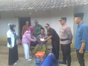 Warga Dusun Sorak Sampaikan Terima Kasih, Bupati Sampang Tinjau Langsung Rumah Tidak Layak Huni