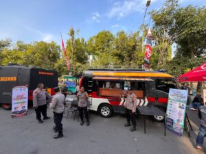 Pojok Kamtibmas Polres Ngawi Hadir di Pasar Krompol, Ajak Warga Jaga Kamtibmas