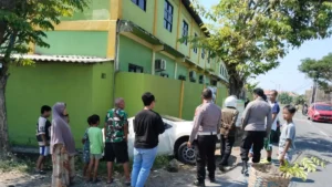 Mobil Terperosok Selokan di Kedanyang Gresik Diduga Akibat Kacamata Pengemudi Kotor