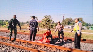 Warga Garut Tewas Tertabrak KA Blora Sura di Perlintasan Sememi Surabaya