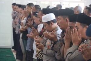 Prihatin Tingginya Korban Kecelakaan, Kapolres Pasuruan Gelar Salat Ghaib dan Doa Bersama