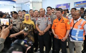 Kapolda Jatim Sampaikan Duka atas Kecelakaan Kapal Laut di Perairan Sumenep, Pencarian Korban Hilang Terus Dilakukan