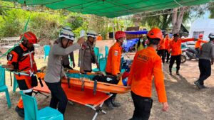 Hari ke-6 Pascagempa, Polri Terus Bergerak: Brimob dan Bantuan Logistik Konsisten Dikirim ke NTT