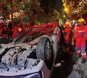 Mobil Terbalik di Tandes Senin Malam, Arus Lalin Sempat Tersendat