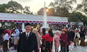 BHS Saksikan Langsung Penurunan Sang Saka Merah Putih Bersama Presiden Prabowo