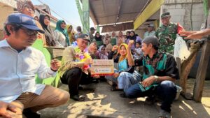 Bambang Haryo Serahkan Bantuan Freezer, Perkuat Pengembangan 40 UMKM Kampung Cabut Duri