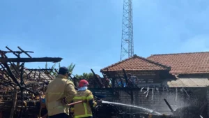 Kelalaian Bakar Sampah Picu Kebakaran Kandang Kambing di Gresik