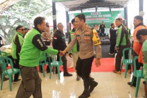 Perkuat Sinergi Polisi Bersama Masyarakat, Polres Pasuruan Gandeng Ratusan Ojol Sukseskan ‘Jogo Omah’