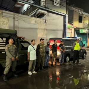 Antisipasi Kejahatan, Polsek Semampir dan Satpol PP Sisir Bulak Rukem dan Tenggumung Wetan